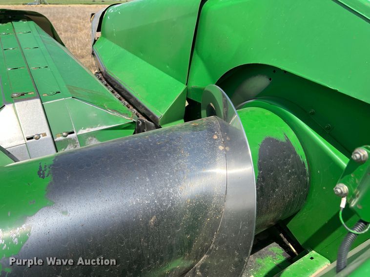 image for item DR1360 1995 John Deere 853A  all-crop head