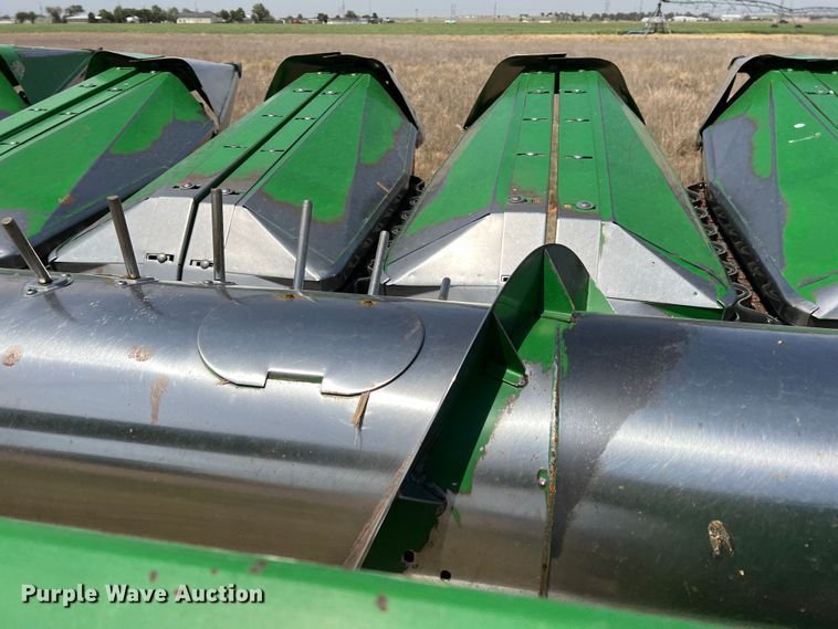 image for item DR1360 1995 John Deere 853A  all-crop head