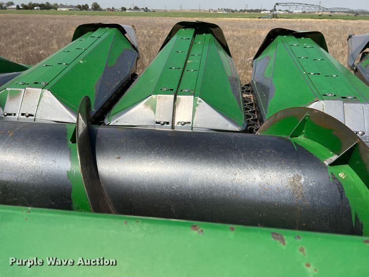image for item DR1360 1995 John Deere 853A  all-crop head