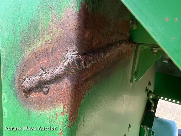 image for item DR1360 1995 John Deere 853A  all-crop head