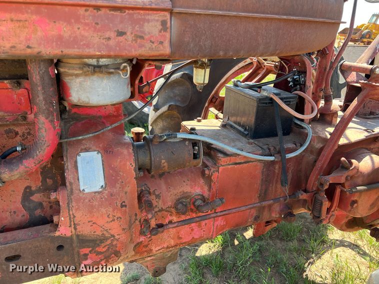 image for item DR1375 International M  tractor