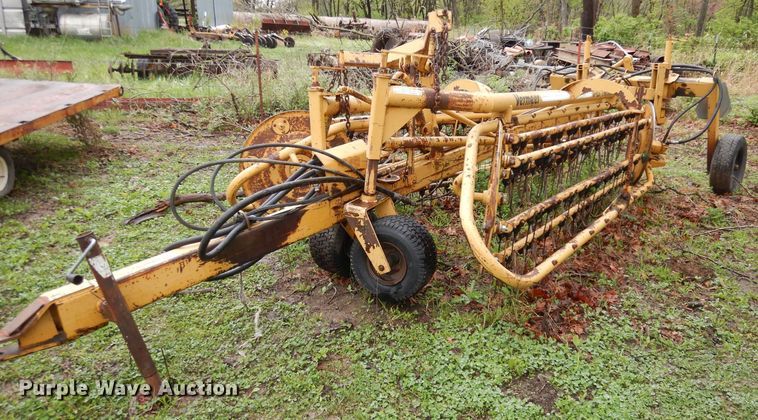 image for item DT9873 1989 Vermeer R23  hay rake