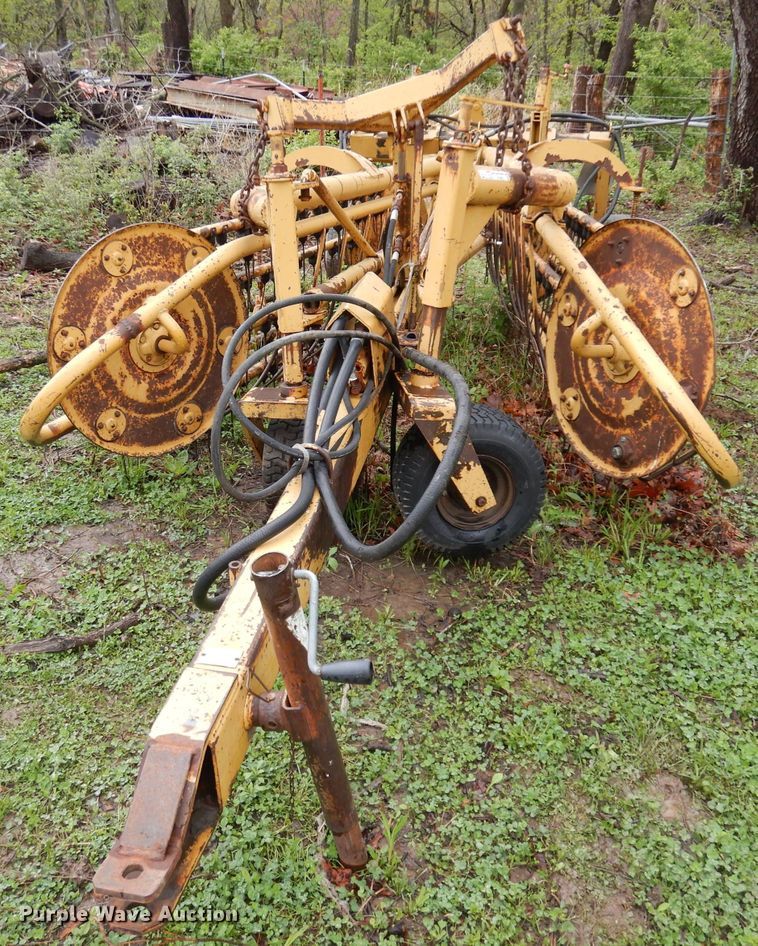 image for item DT9873 1989 Vermeer R23  hay rake