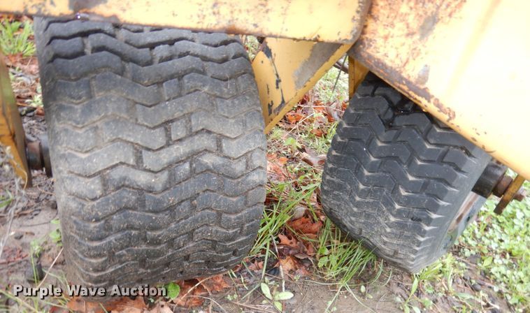 image for item DT9873 1989 Vermeer R23  hay rake