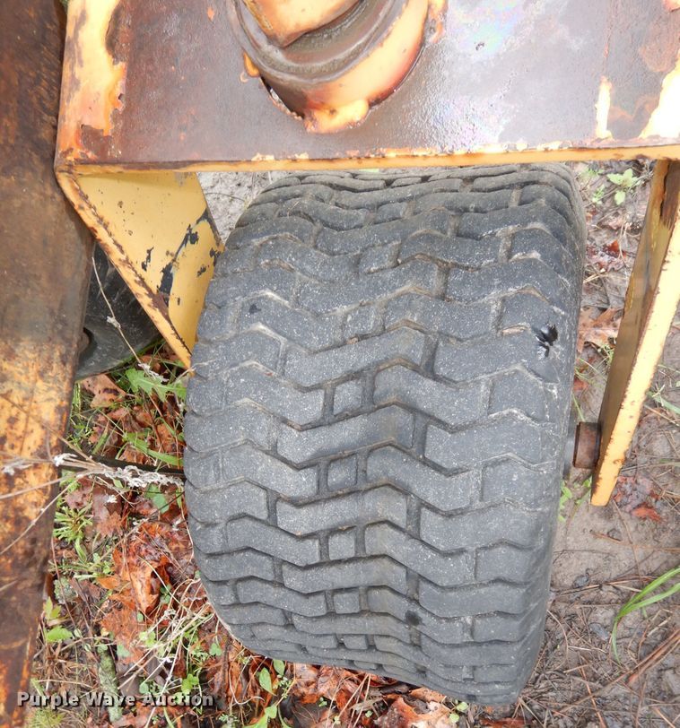 image for item DT9873 1989 Vermeer R23  hay rake