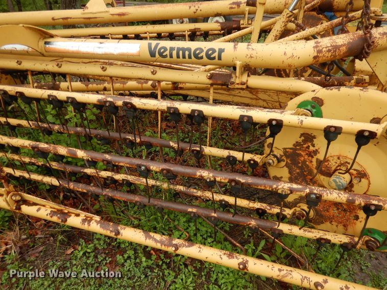 image for item DT9873 1989 Vermeer R23  hay rake