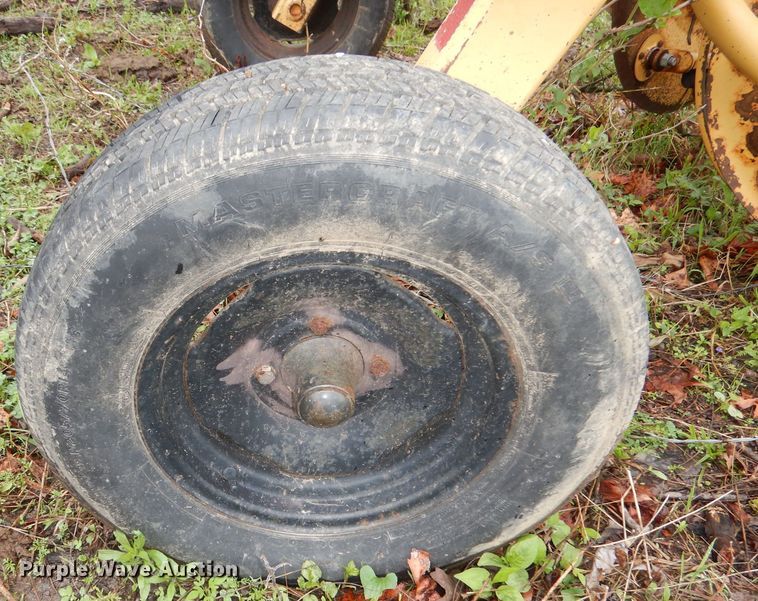 image for item DT9873 1989 Vermeer R23  hay rake