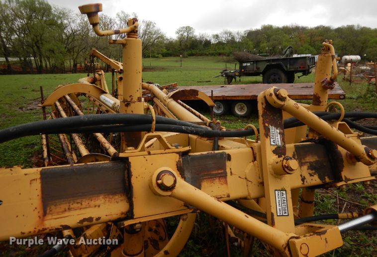 image for item DT9873 1989 Vermeer R23  hay rake