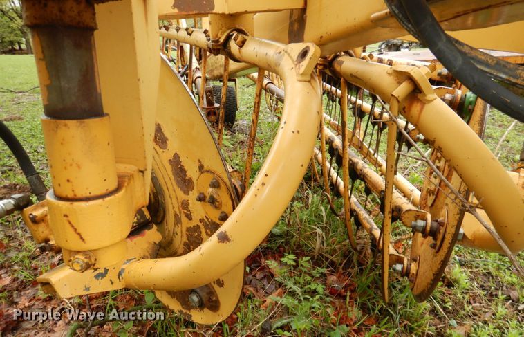 image for item DT9873 1989 Vermeer R23  hay rake