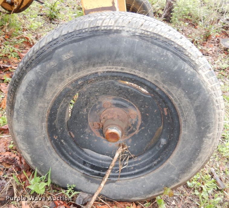 image for item DT9873 1989 Vermeer R23  hay rake