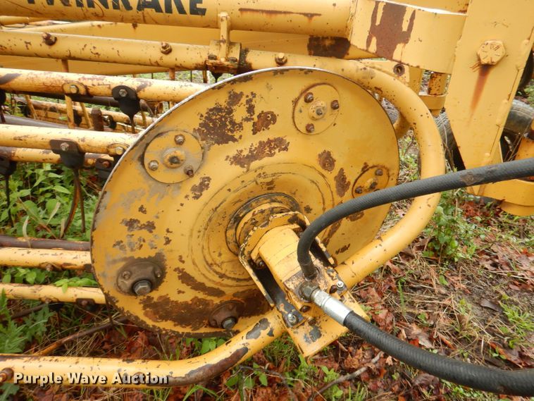 image for item DT9873 1989 Vermeer R23  hay rake