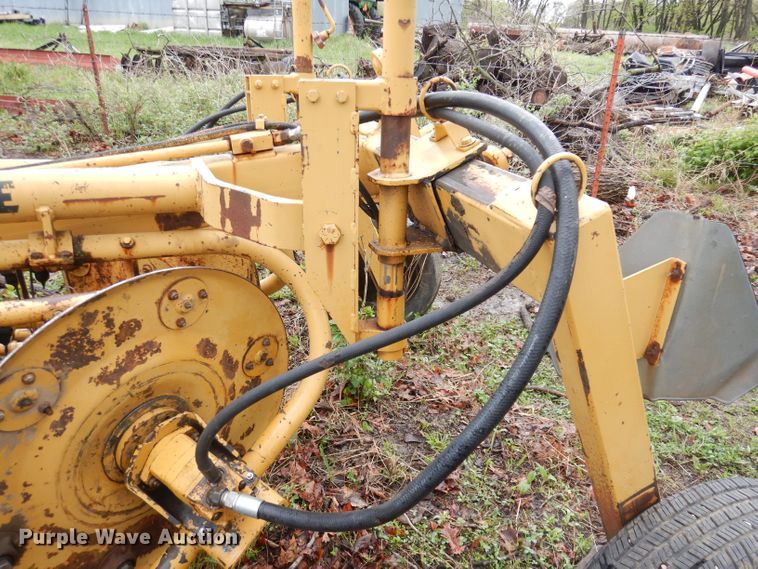 image for item DT9873 1989 Vermeer R23  hay rake