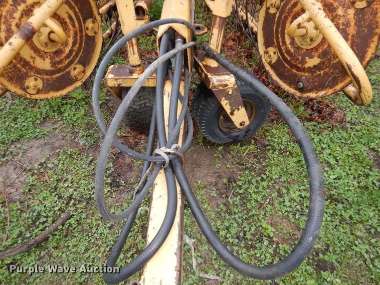 image for item DT9873 1989 Vermeer R23  hay rake