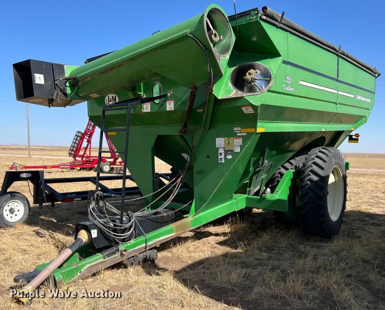 J&M Manufacturing 1151 Grainstorm grain cart in Texline, TX Item