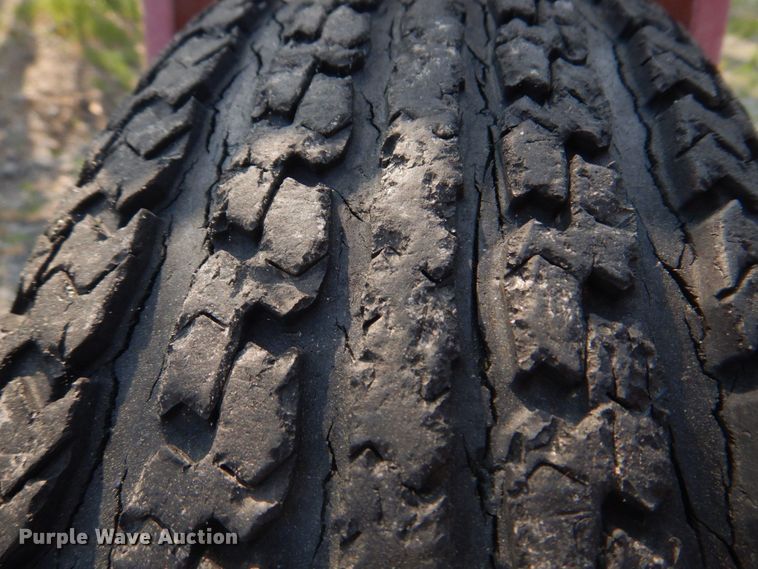 image for item KD9050 New Holland HT154  hay rake