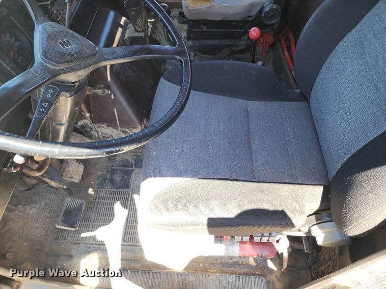 image for item KF9005 1985 International 2155  feed mixer truck