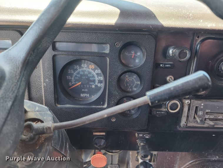 image for item KF9005 1985 International 2155  feed mixer truck