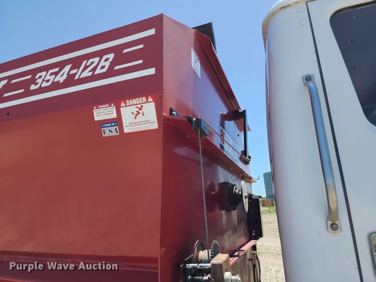 image for item KF9005 1985 International 2155  feed mixer truck