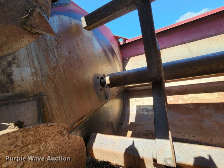 image for item KF9005 1985 International 2155  feed mixer truck