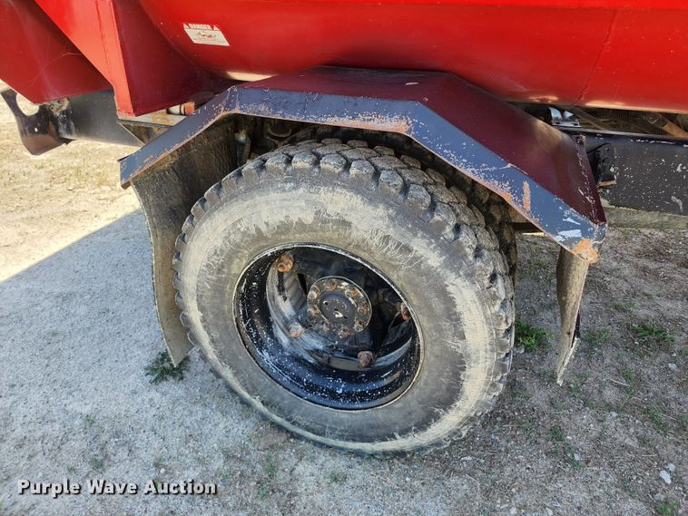 image for item KF9005 1985 International 2155  feed mixer truck