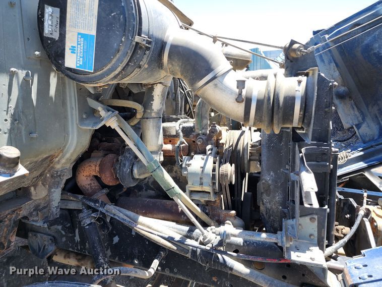 image for item KF9005 1985 International 2155  feed mixer truck