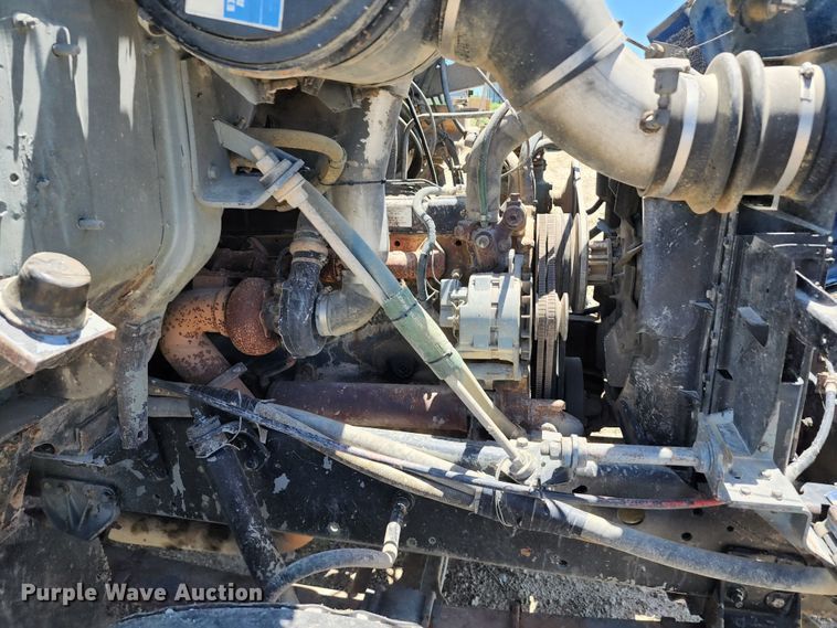 image for item KF9005 1985 International 2155  feed mixer truck