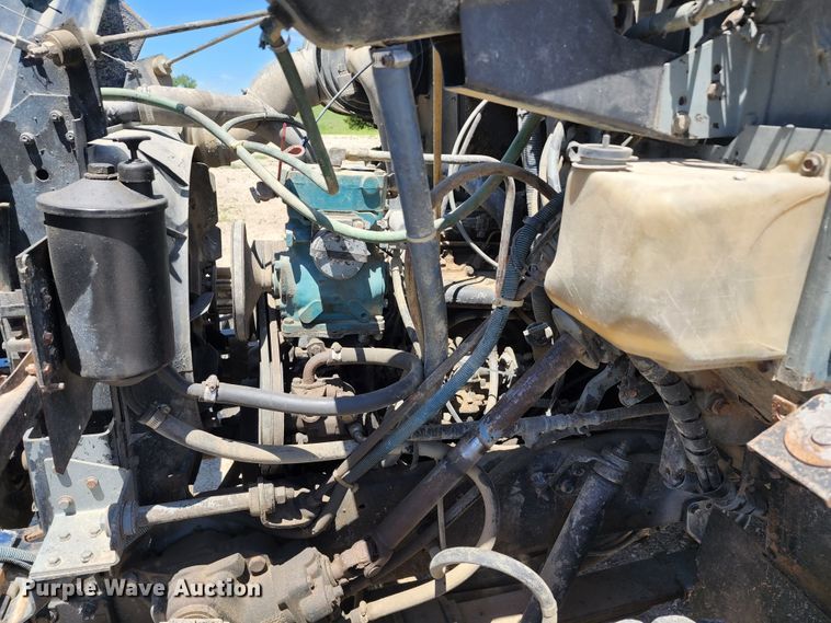 image for item KF9005 1985 International 2155  feed mixer truck