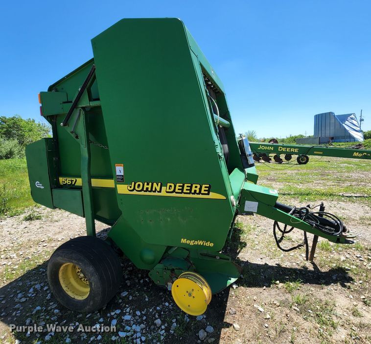 image for item KF9008 2001 John Deere 567  round baler