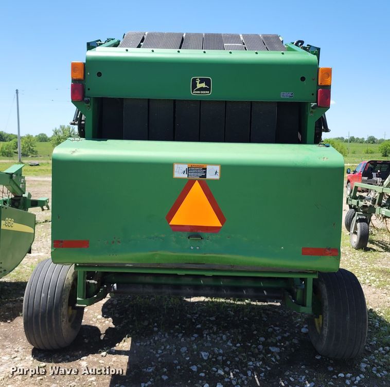 image for item KF9008 2001 John Deere 567  round baler