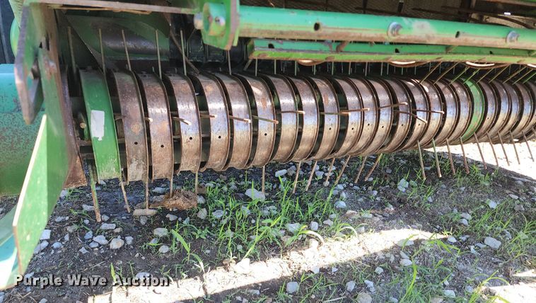 image for item KF9008 2001 John Deere 567  round baler