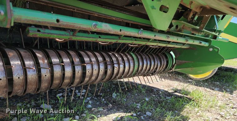 image for item KF9008 2001 John Deere 567  round baler