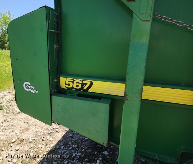 image for item KF9008 2001 John Deere 567  round baler