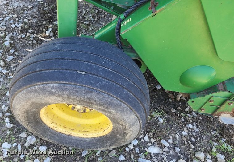 image for item KF9008 2001 John Deere 567  round baler