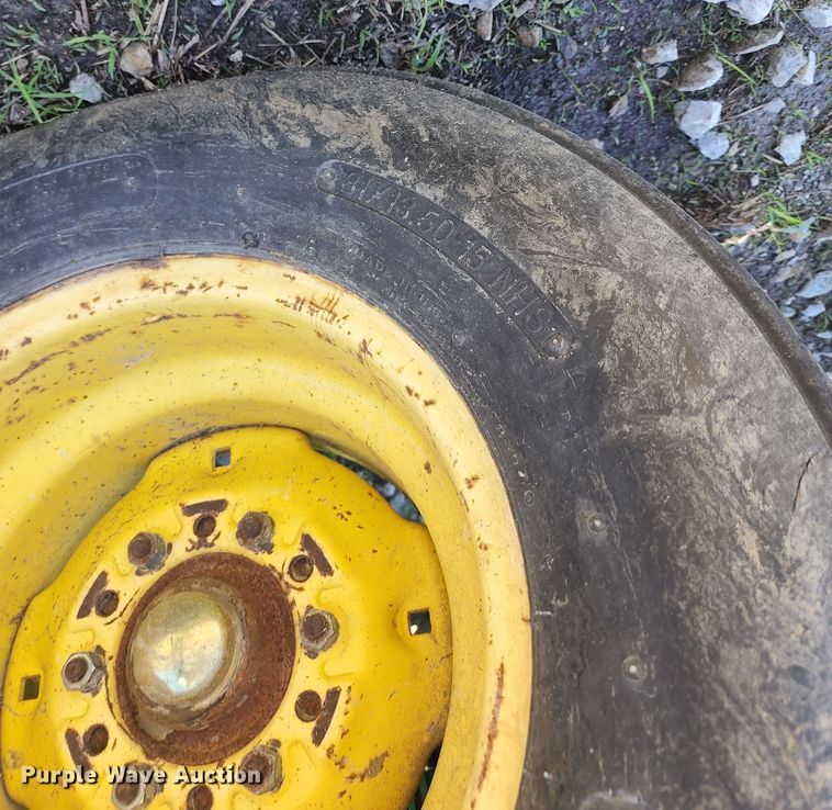 image for item KF9008 2001 John Deere 567  round baler