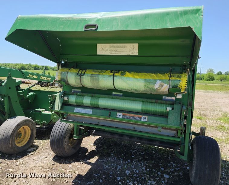 image for item KF9008 2001 John Deere 567  round baler