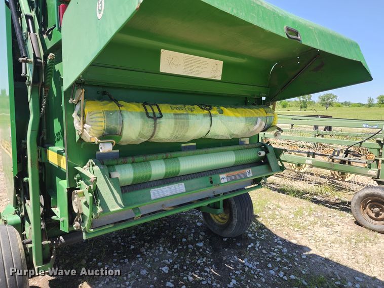 image for item KF9008 2001 John Deere 567  round baler