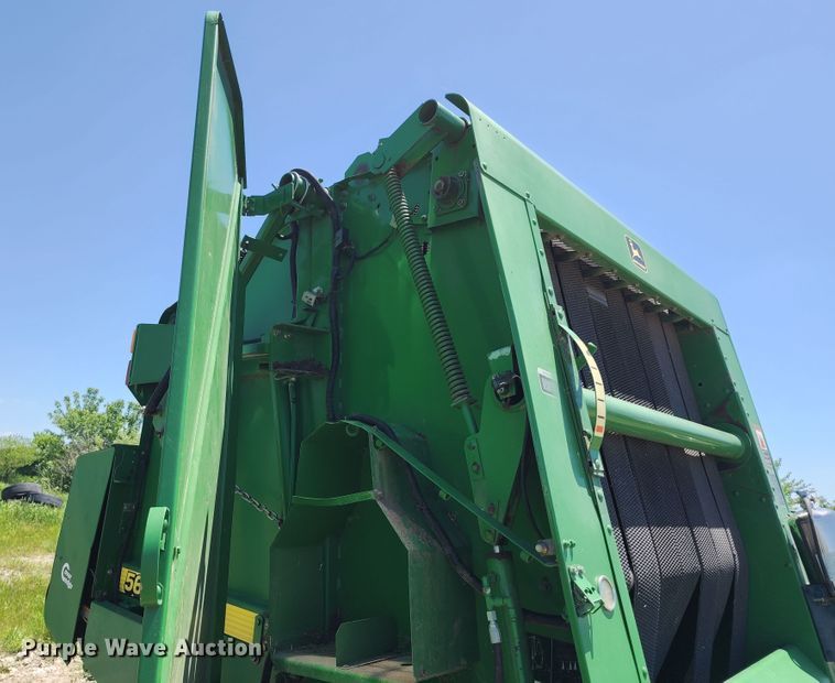 image for item KF9008 2001 John Deere 567  round baler