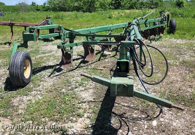image for item KF9012 John Deere  eight bottom plow