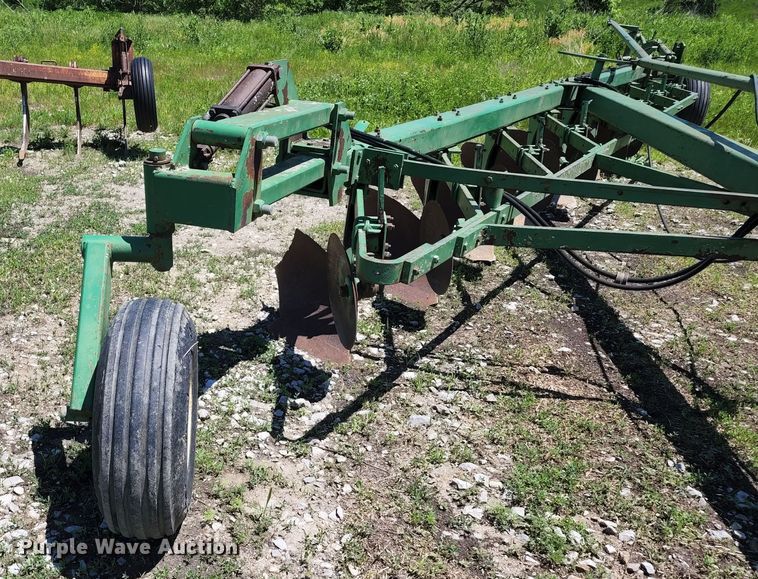 image for item KF9012 John Deere  eight bottom plow