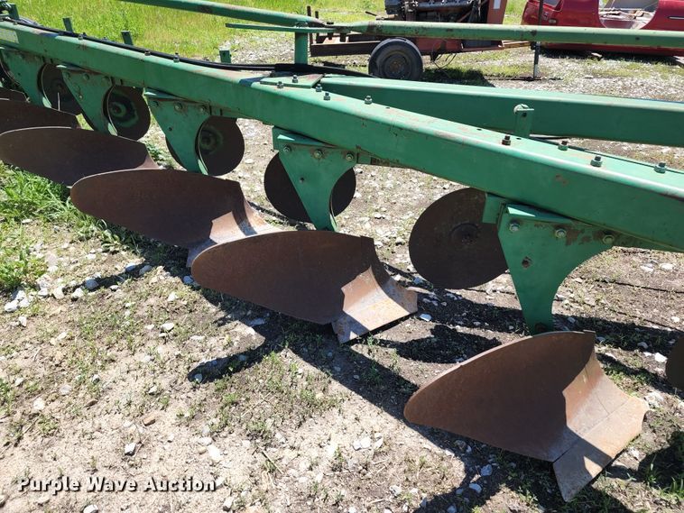 image for item KF9012 John Deere  eight bottom plow