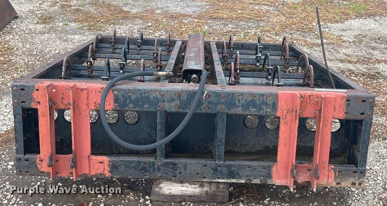 image for item KN9550 Farm Hand H118A  bale accumulator grapple