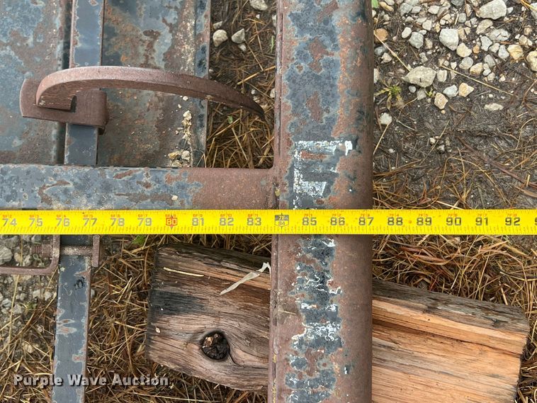 image for item KN9550 Farm Hand H118A  bale accumulator grapple