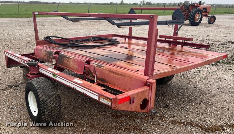 image for item KN9551 Hoelscher 1000  bale accumulator