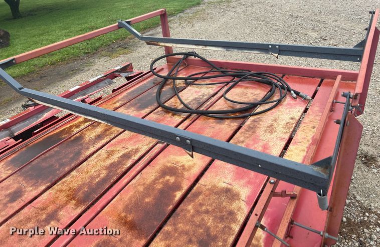 image for item KN9551 Hoelscher 1000  bale accumulator