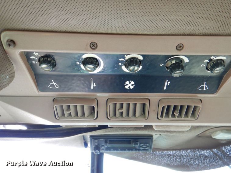 image for item KP9082 1988 John Deere 4650  MFWD tractor