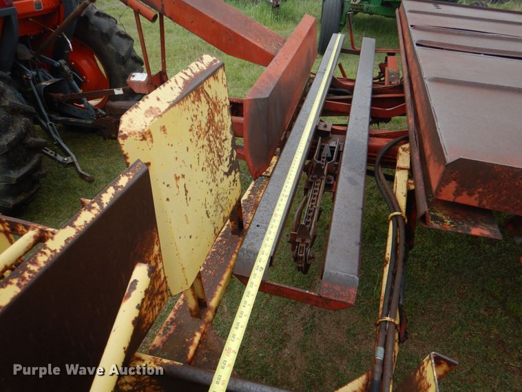 image for item KP9150 New Holland Stackliner 1033  bale stacker