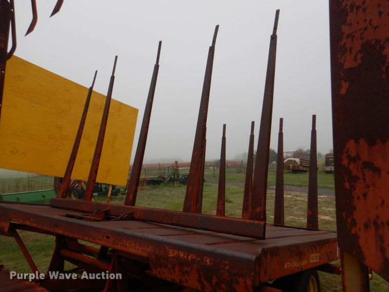 image for item KP9150 New Holland Stackliner 1033  bale stacker