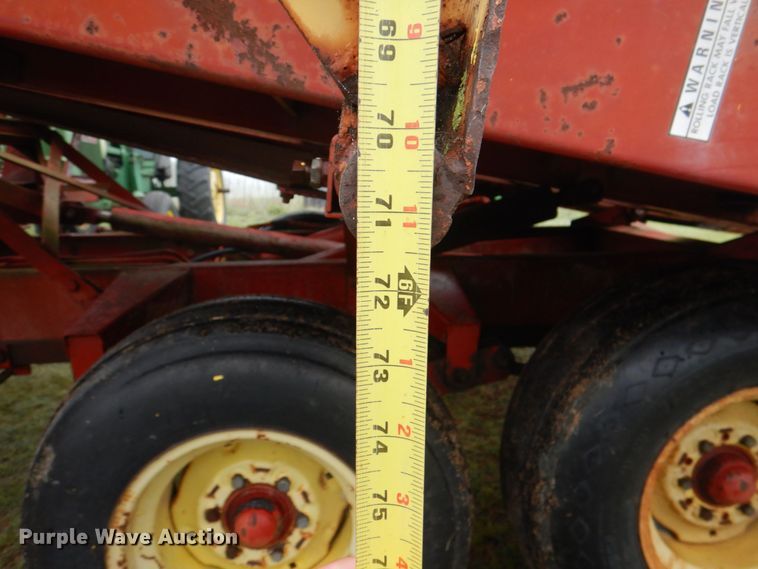 image for item KP9150 New Holland Stackliner 1033  bale stacker