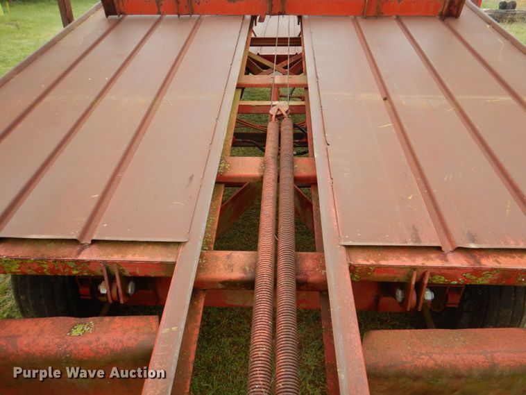 image for item KP9150 New Holland Stackliner 1033  bale stacker