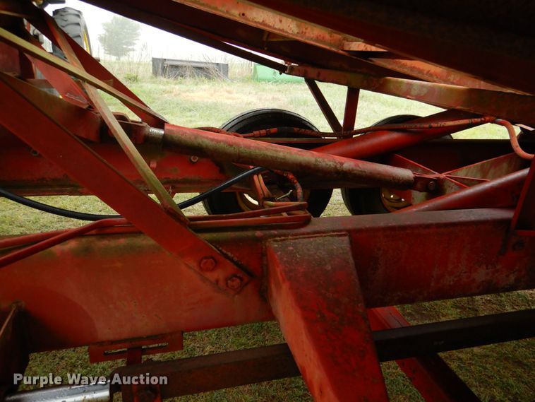 image for item KP9150 New Holland Stackliner 1033  bale stacker